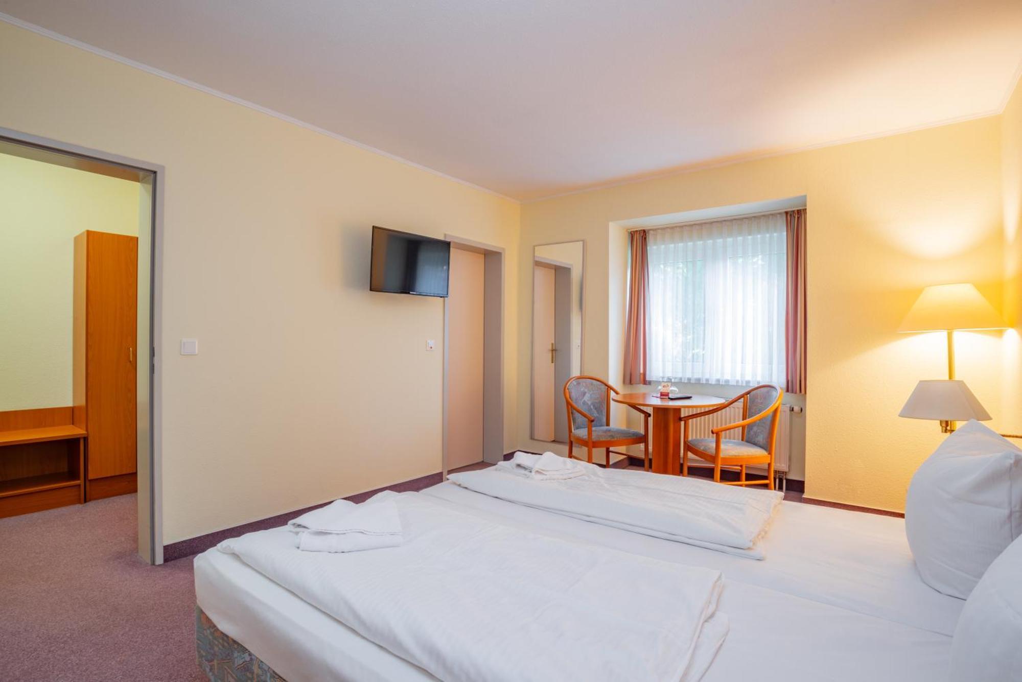 Waldhotel Schoeneiche -Self Check-In- Dış mekan fotoğraf