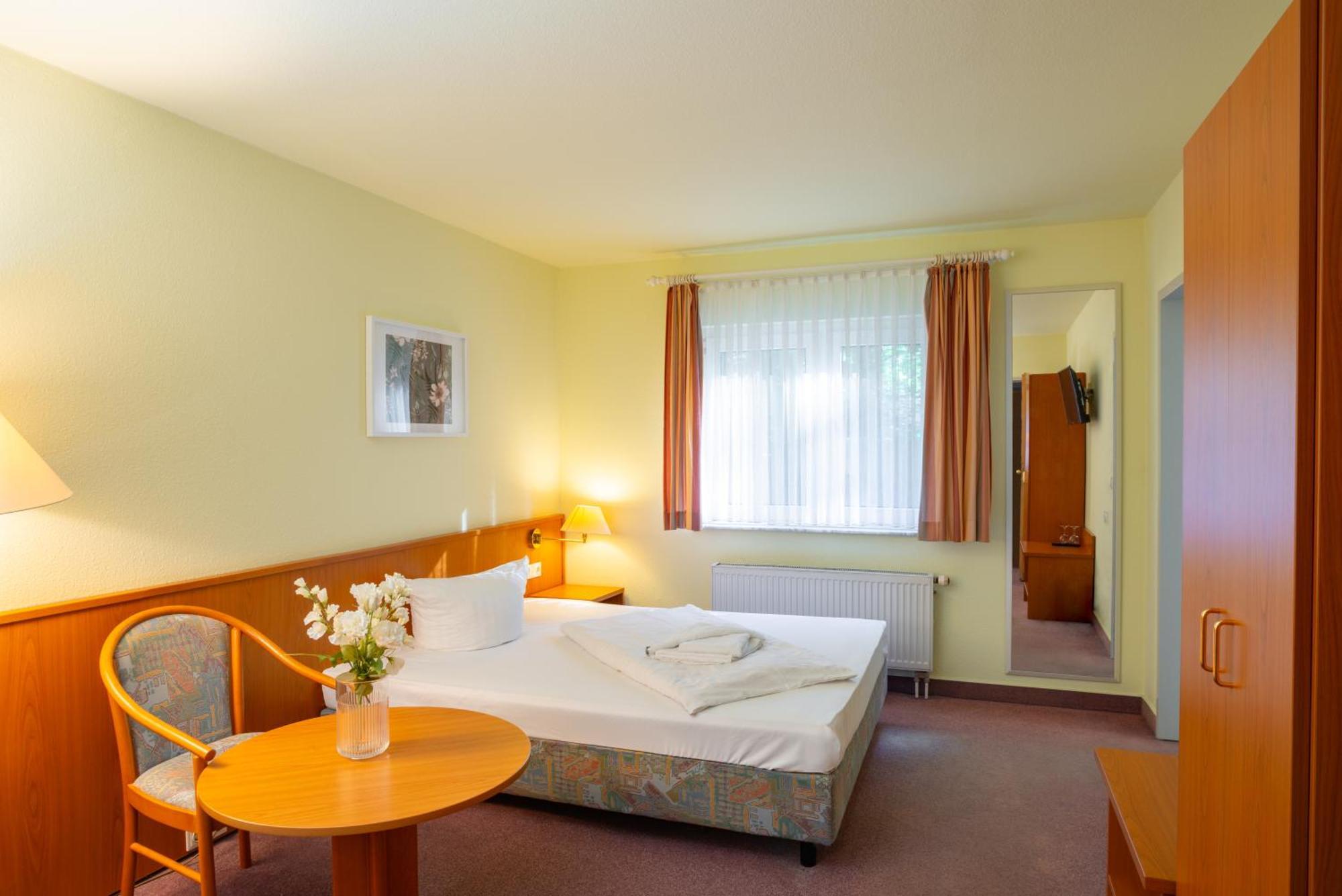 Waldhotel Schoeneiche -Self Check-In- Dış mekan fotoğraf